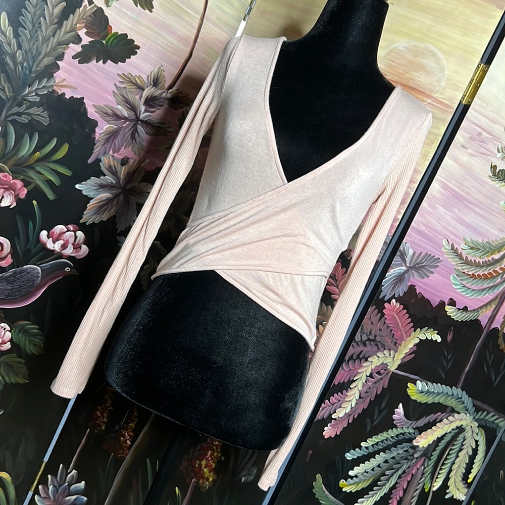 🌷🌸🏋🏻♀️Alo yoga blush pink long sleeve gym top🏋🏻♀️🌸🌷